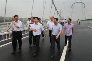 市委常委、常務(wù)副市長楊建新一行視察浮玉大橋